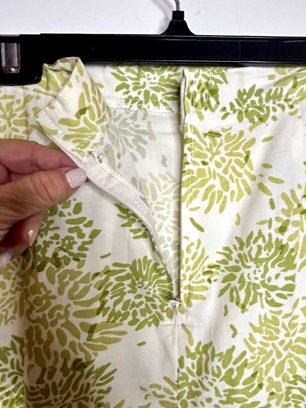 Pleated A-Line Knee Length Skirt Vibrant Green Floral Print on White Zip Close L - Picture 11 of 13